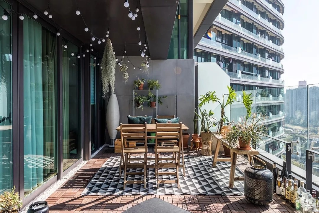 裝修公司現(xiàn)代輕奢風格復(fù)式裝修效果圖-陽臺 裝修公司現(xiàn)代輕奢風格復(fù)式裝修效果圖-陽臺