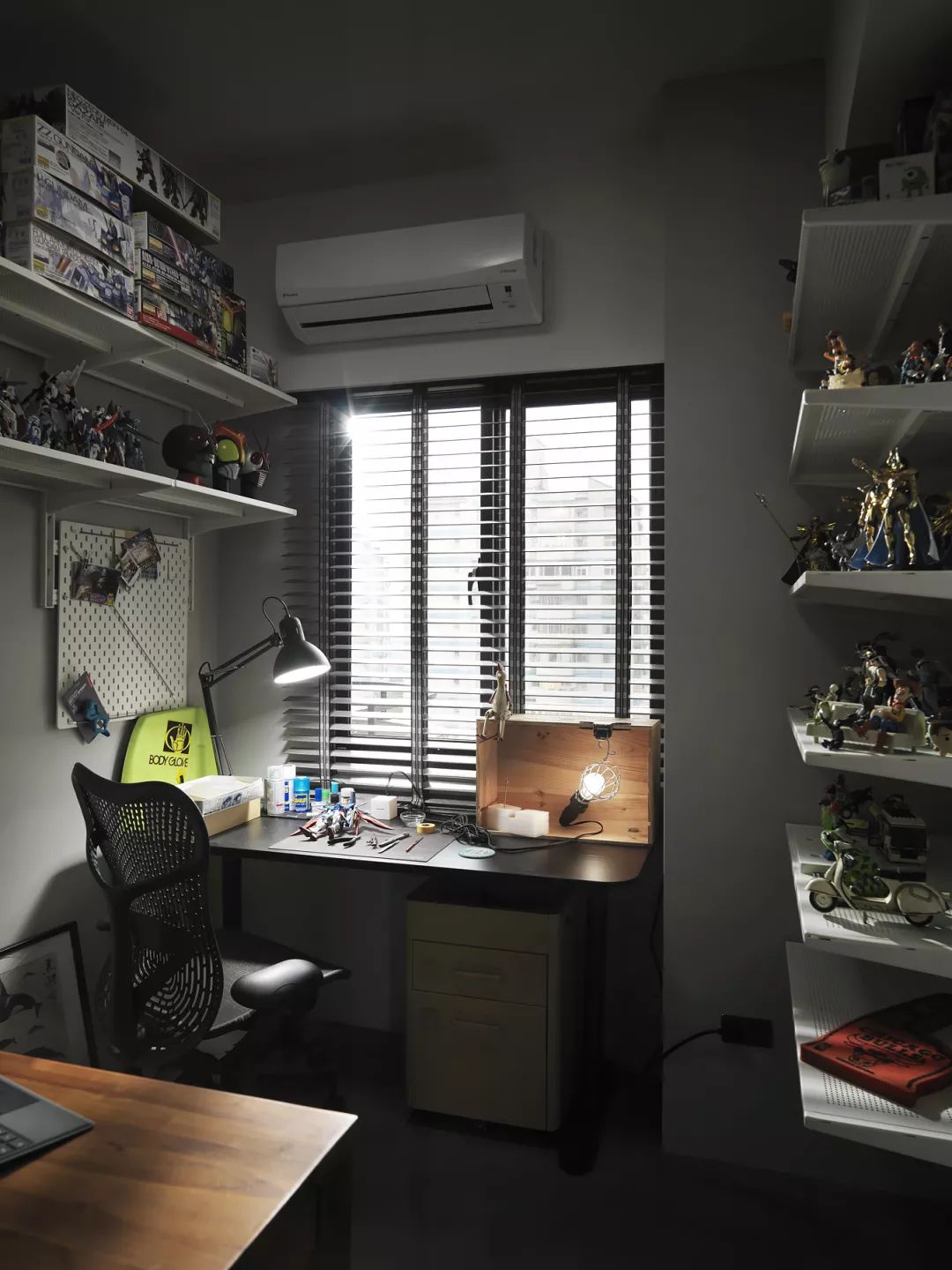 現(xiàn)代工業(yè)風風格家裝設計室內裝修效果圖-書房