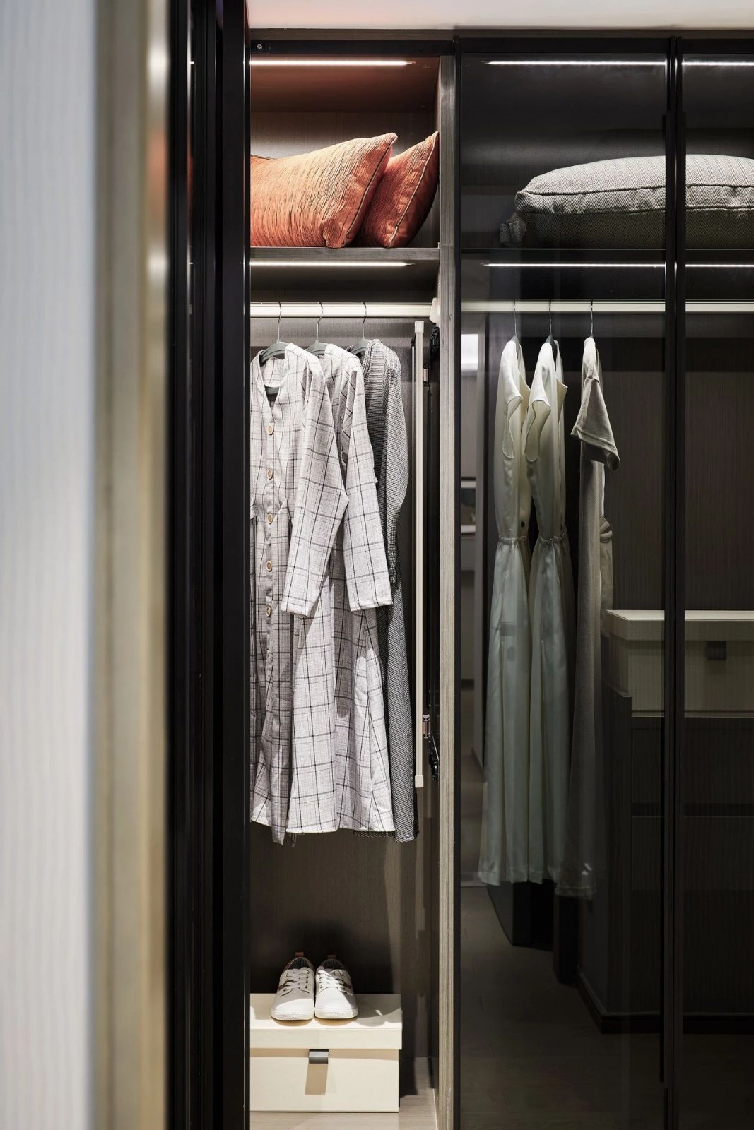 輕奢簡約風格室內設計家裝案例-臥室衣柜 輕奢簡約風格室內設計家裝案例-臥室衣柜