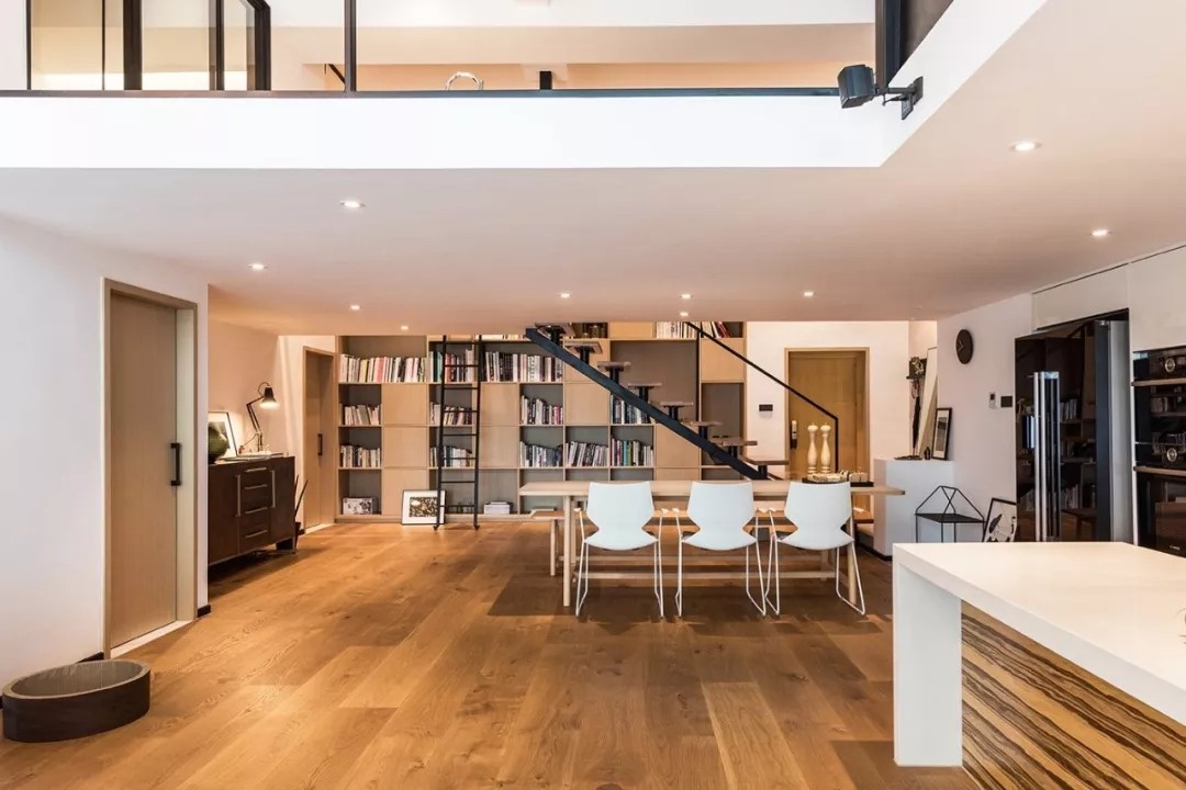 裝修公司現(xiàn)代輕奢風格復(fù)式裝修效果圖-客廳 裝修公司現(xiàn)代輕奢風格復(fù)式裝修效果圖-客廳